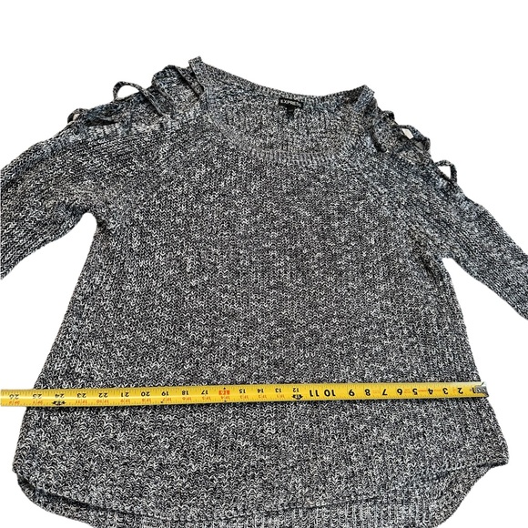 Express % Cotton Open Shoulder Sweater Size M - Picture 9 of 17